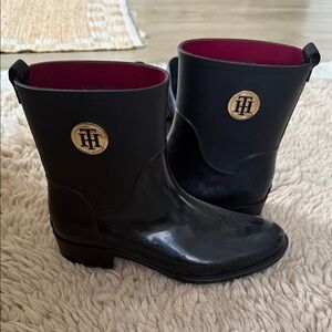 Tommy Hilfiger Black Boots with Gold Emblem
